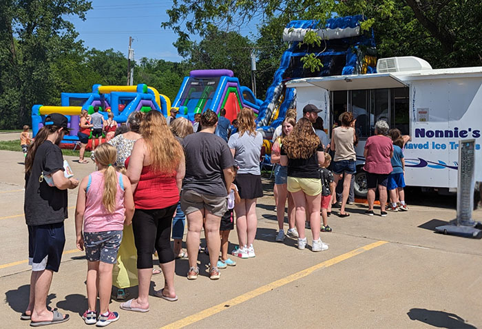Nonnie's Customer Line for Shaved Ice